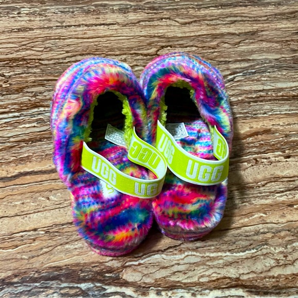 Ugg - Picture 5 of 8